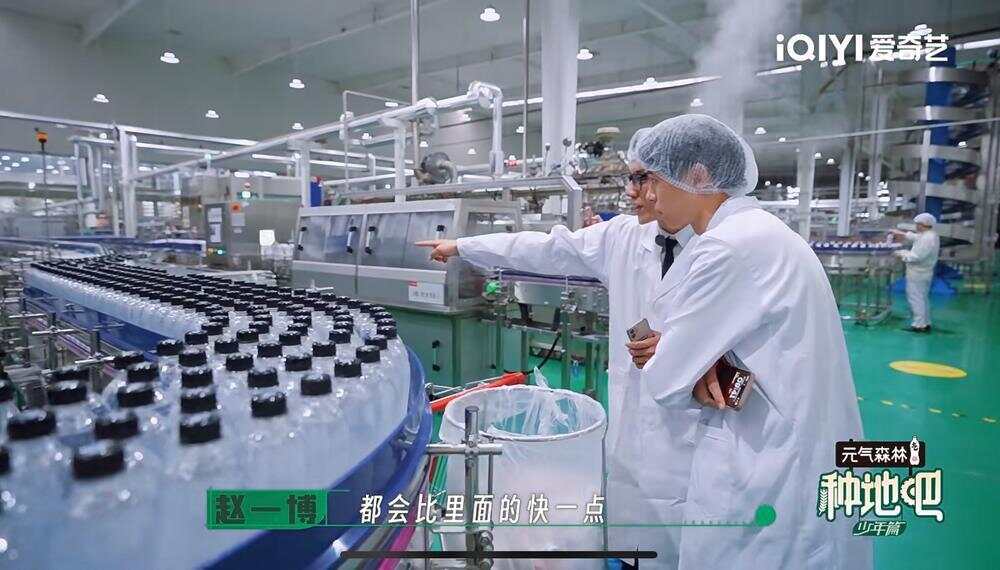 片这届年轻人爱上“进厂”PG麻将胡了连吃带拿还出(图2)